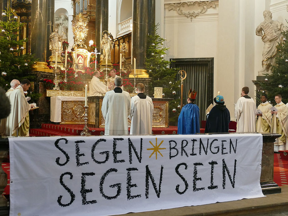 Aussendung der Sternsinger im Hohen Dom zu Fulda (Foto: Karl-Franz Thiede)